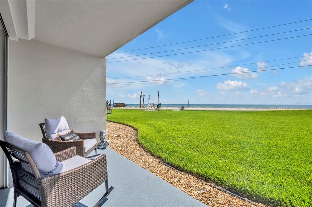 合同活跃: $375,000 (2 贝兹, 2 浴室, 1056 平方英尺)