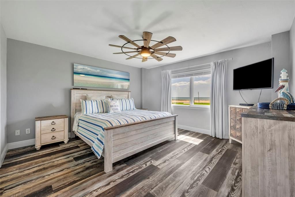 合同活跃: $375,000 (2 贝兹, 2 浴室, 1056 平方英尺)