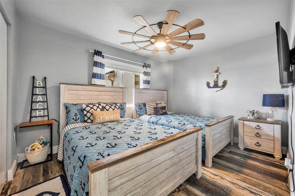 合同活跃: $375,000 (2 贝兹, 2 浴室, 1056 平方英尺)