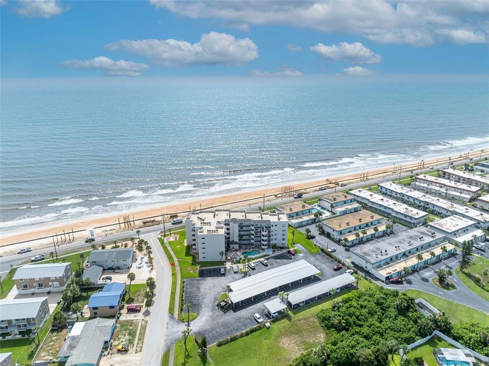 合同活跃: $375,000 (2 贝兹, 2 浴室, 1056 平方英尺)