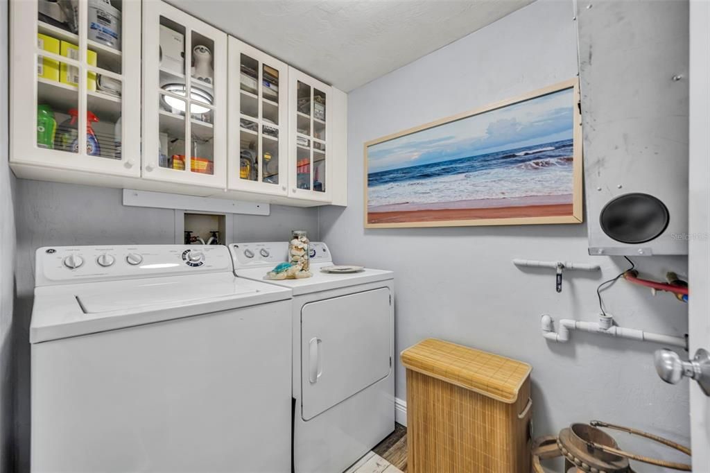 合同活跃: $375,000 (2 贝兹, 2 浴室, 1056 平方英尺)