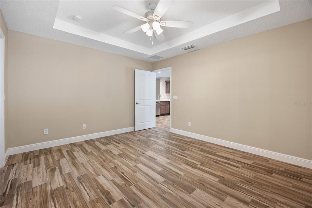 Activo con contrato: $299,900 (3 camas, 2 baños, 1363 Pies cuadrados)