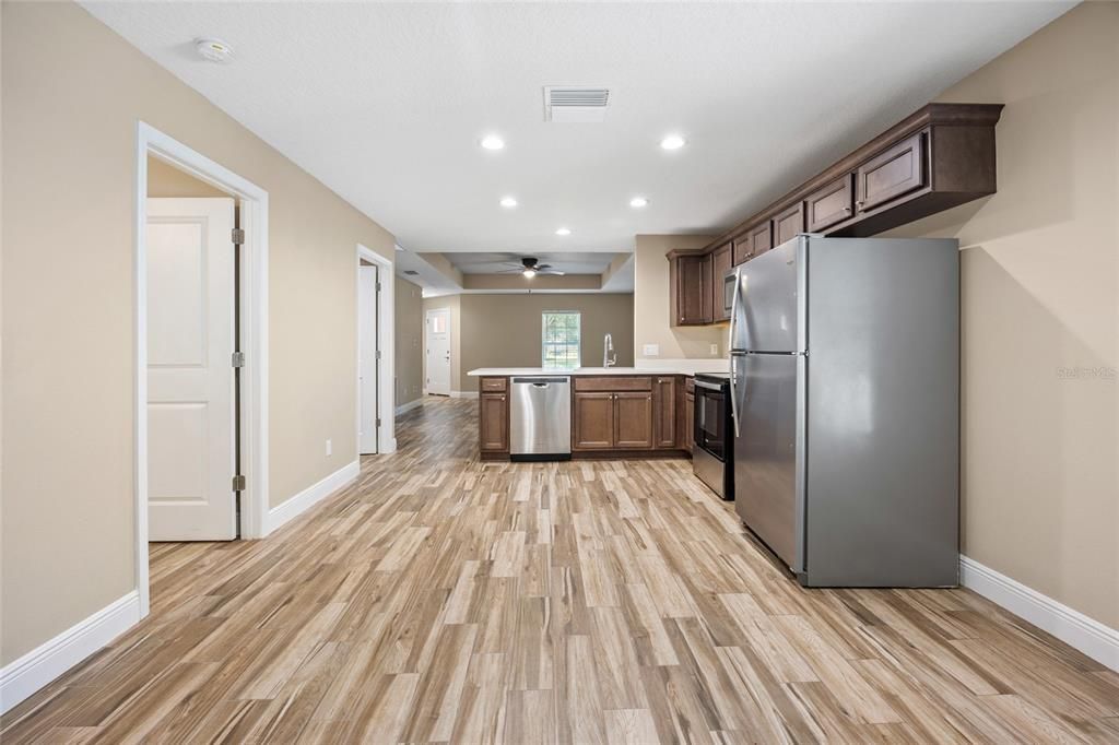 Activo con contrato: $299,900 (3 camas, 2 baños, 1363 Pies cuadrados)