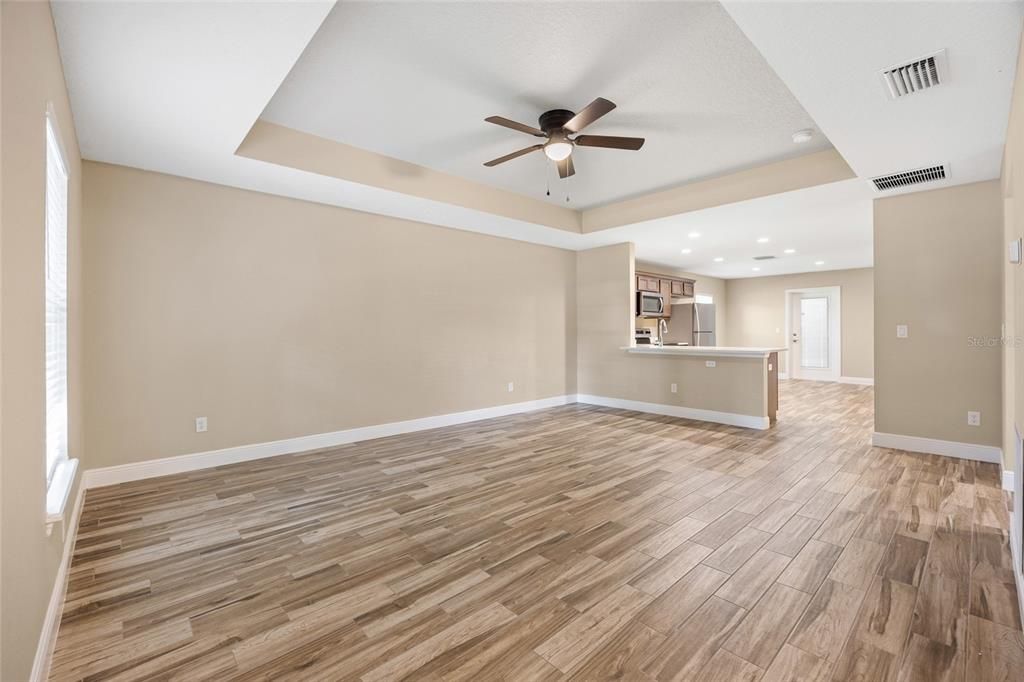 Activo con contrato: $299,900 (3 camas, 2 baños, 1363 Pies cuadrados)