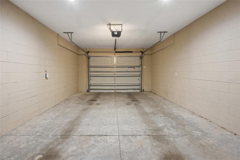 Activo con contrato: $299,900 (3 camas, 2 baños, 1363 Pies cuadrados)