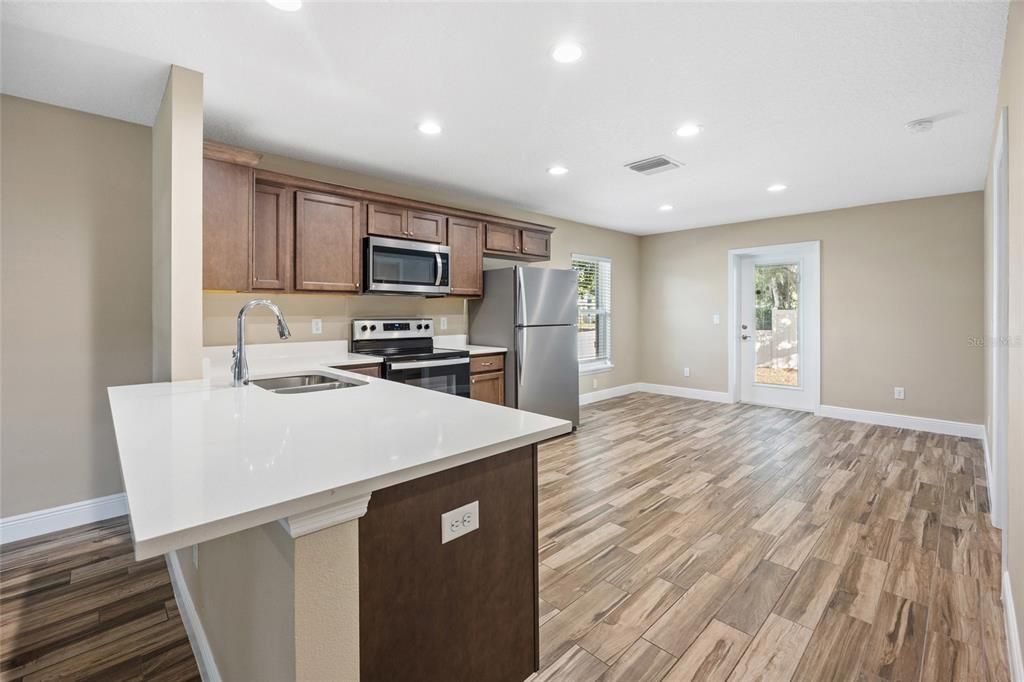 Activo con contrato: $299,900 (3 camas, 2 baños, 1363 Pies cuadrados)