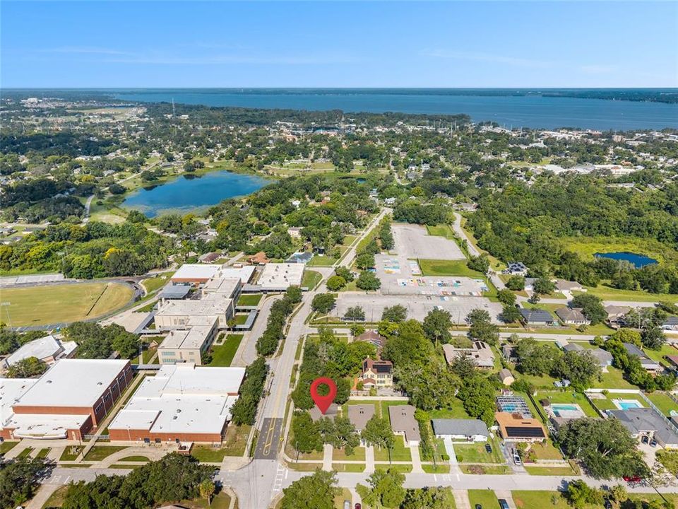 Activo con contrato: $299,900 (3 camas, 2 baños, 1363 Pies cuadrados)