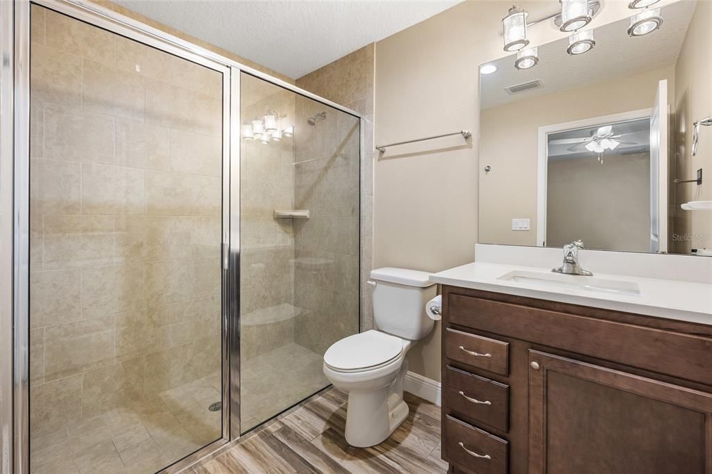 Activo con contrato: $299,900 (3 camas, 2 baños, 1363 Pies cuadrados)