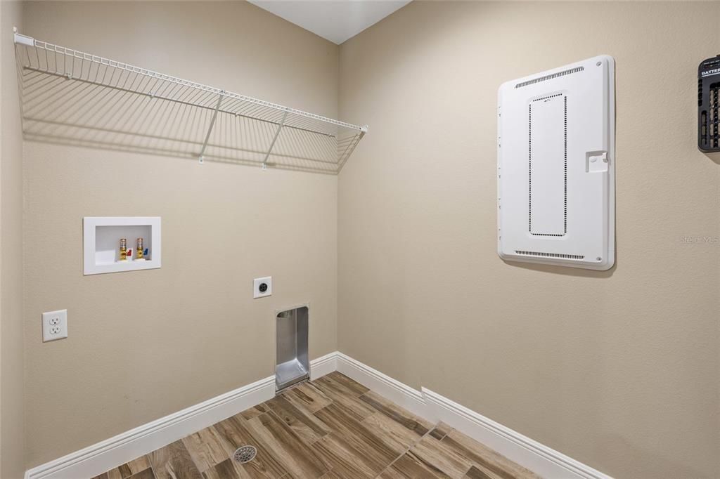 Activo con contrato: $299,900 (3 camas, 2 baños, 1363 Pies cuadrados)