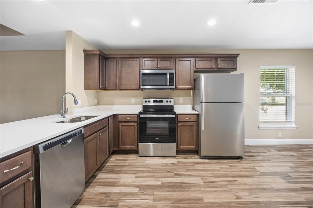 Activo con contrato: $299,900 (3 camas, 2 baños, 1363 Pies cuadrados)