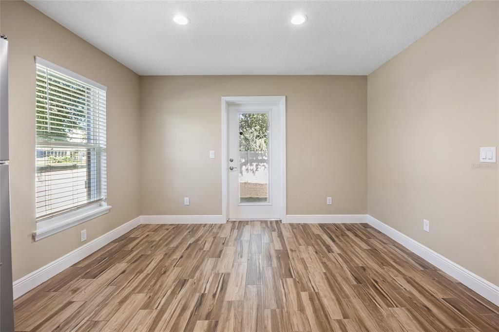 Activo con contrato: $299,900 (3 camas, 2 baños, 1363 Pies cuadrados)