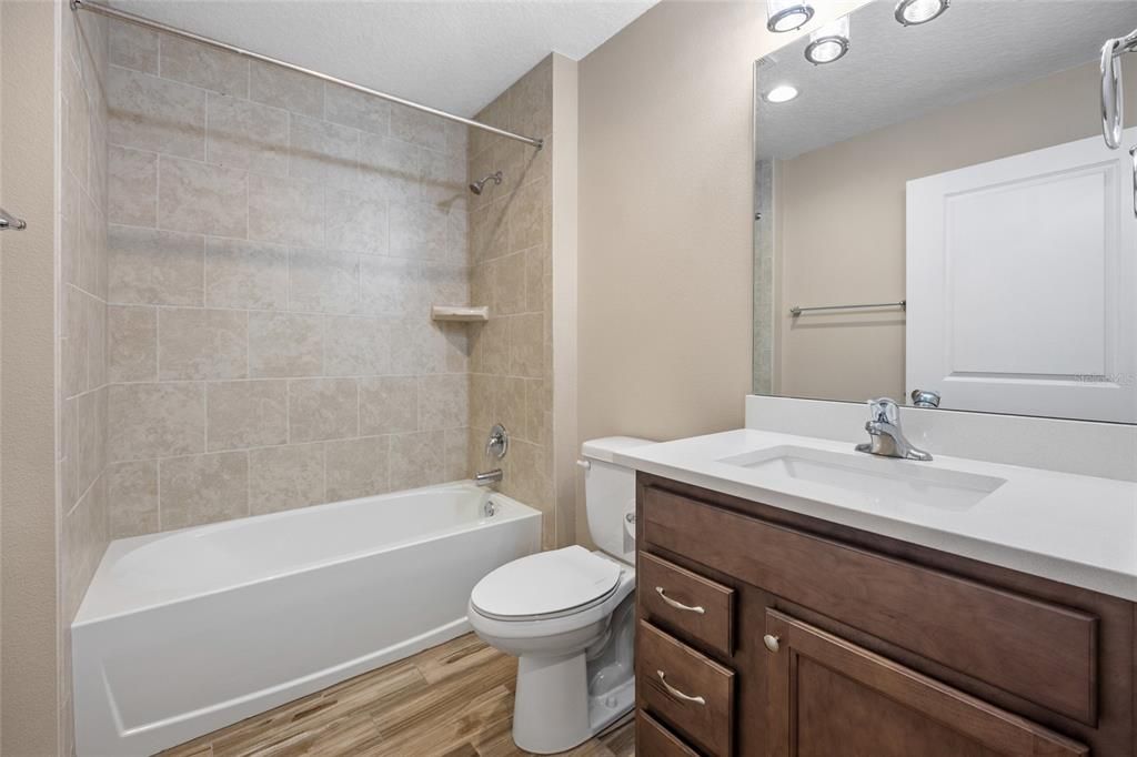 Activo con contrato: $299,900 (3 camas, 2 baños, 1363 Pies cuadrados)