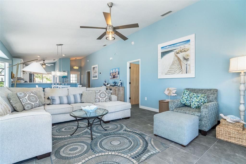 На продажу: $1,979,000 (2 спален, 2 ванн, 1258 Квадратных фут)