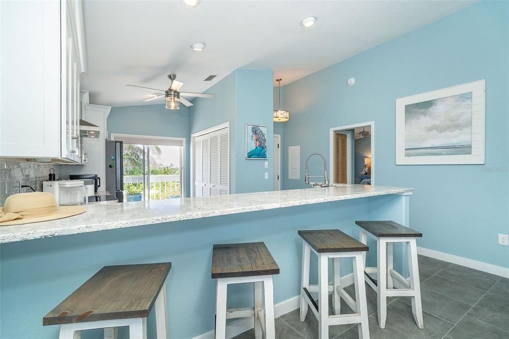 На продажу: $1,979,000 (2 спален, 2 ванн, 1258 Квадратных фут)