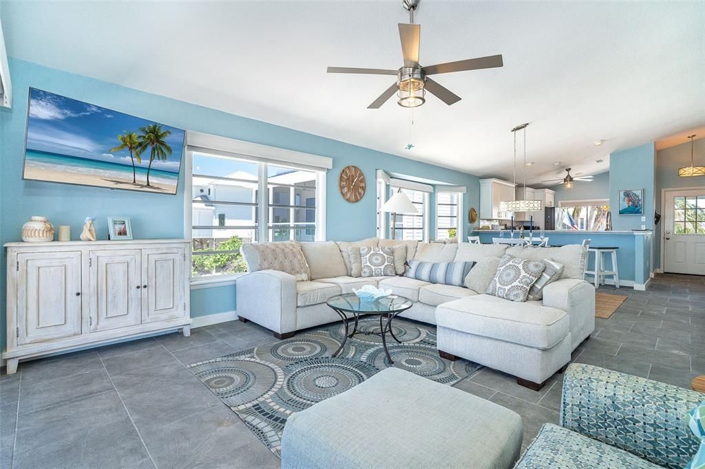 На продажу: $1,979,000 (2 спален, 2 ванн, 1258 Квадратных фут)