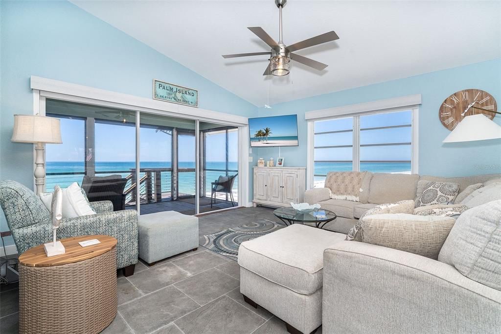 На продажу: $1,979,000 (2 спален, 2 ванн, 1258 Квадратных фут)