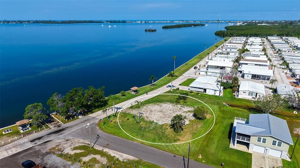 待售: $500,000 (0.23 acres)