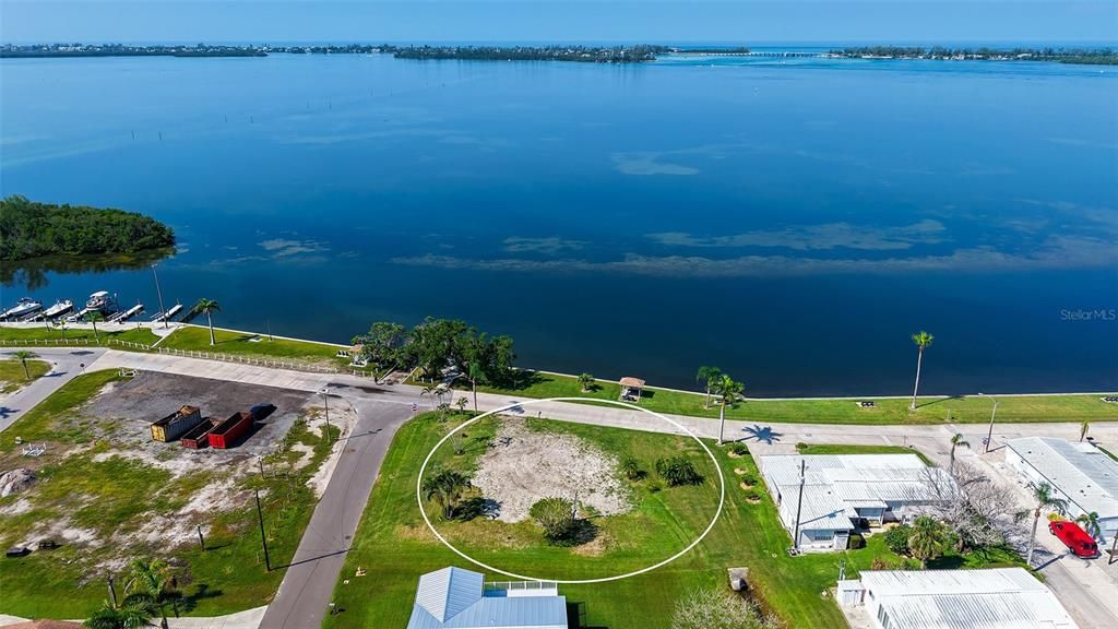 待售: $500,000 (0.23 acres)