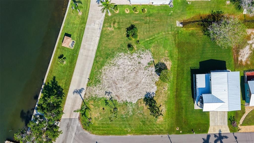 待售: $500,000 (0.23 acres)