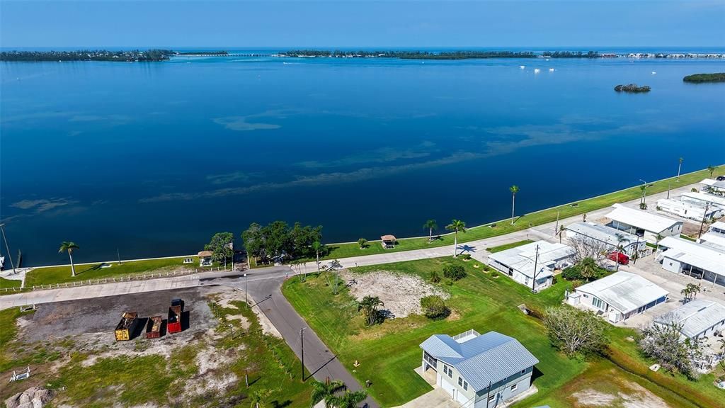 待售: $500,000 (0.23 acres)