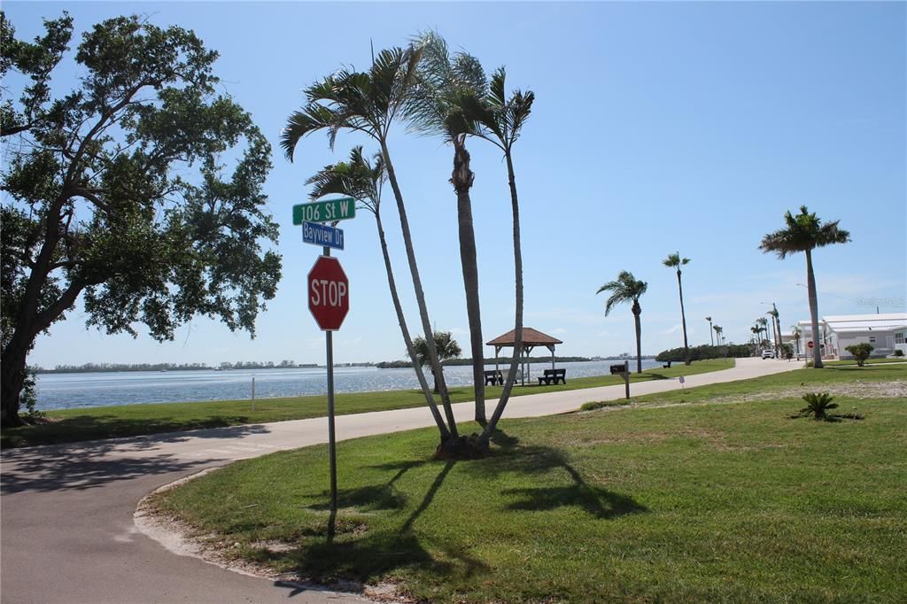 待售: $500,000 (0.23 acres)