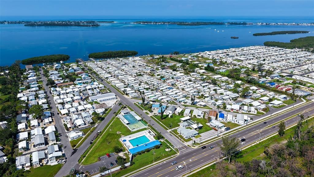 待售: $500,000 (0.23 acres)