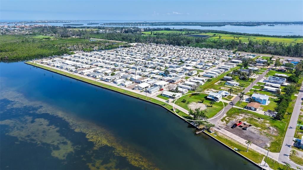 待售: $500,000 (0.23 acres)