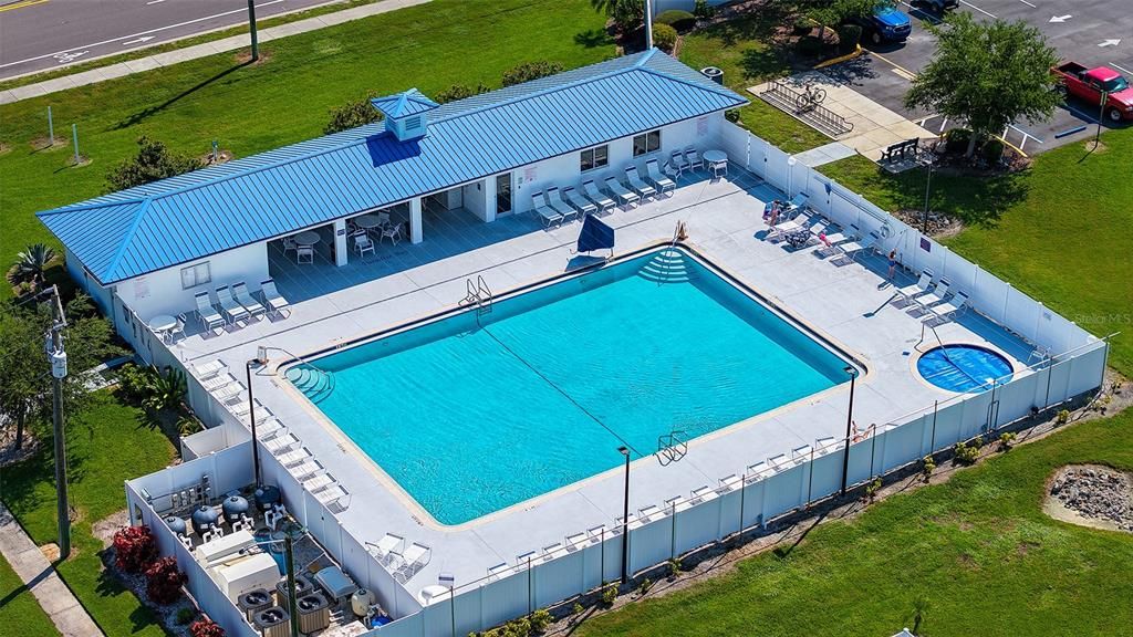 待售: $500,000 (0.23 acres)