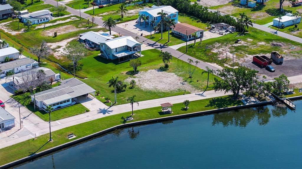 待售: $500,000 (0.23 acres)