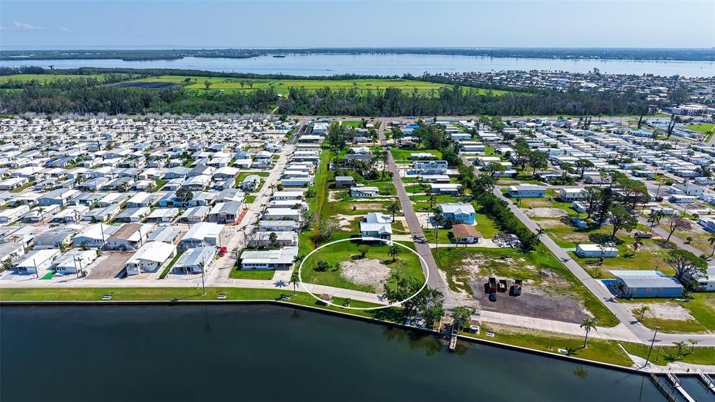 待售: $500,000 (0.23 acres)