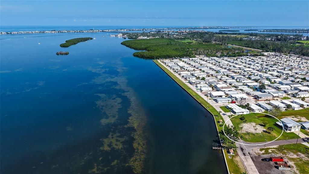 待售: $500,000 (0.23 acres)