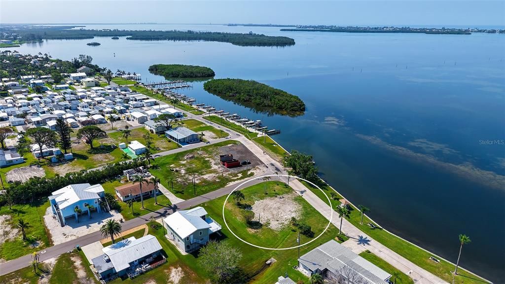 待售: $500,000 (0.23 acres)