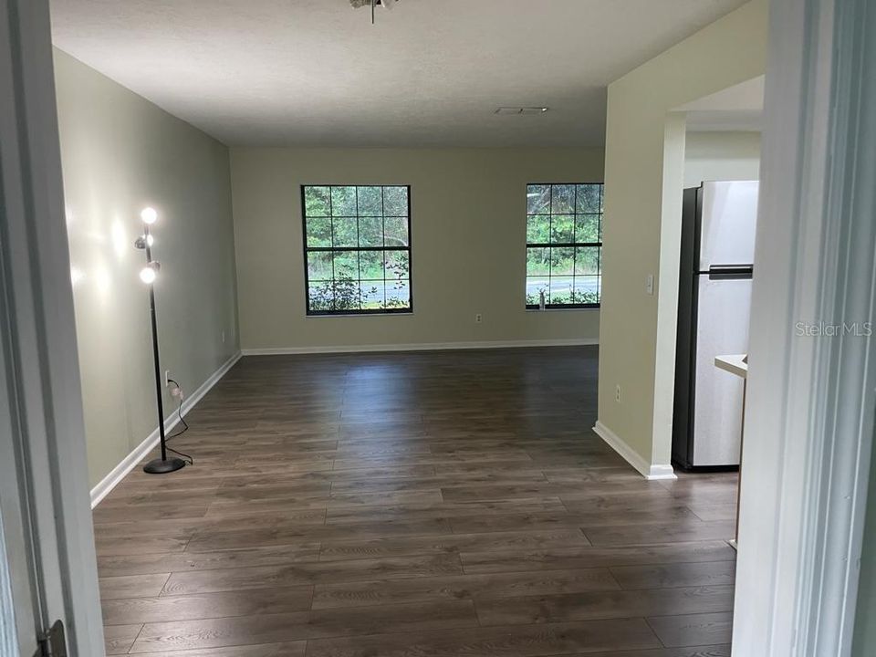 Active With Contract: $199,900 (3 beds, 2 baths, 1460 Square Feet)