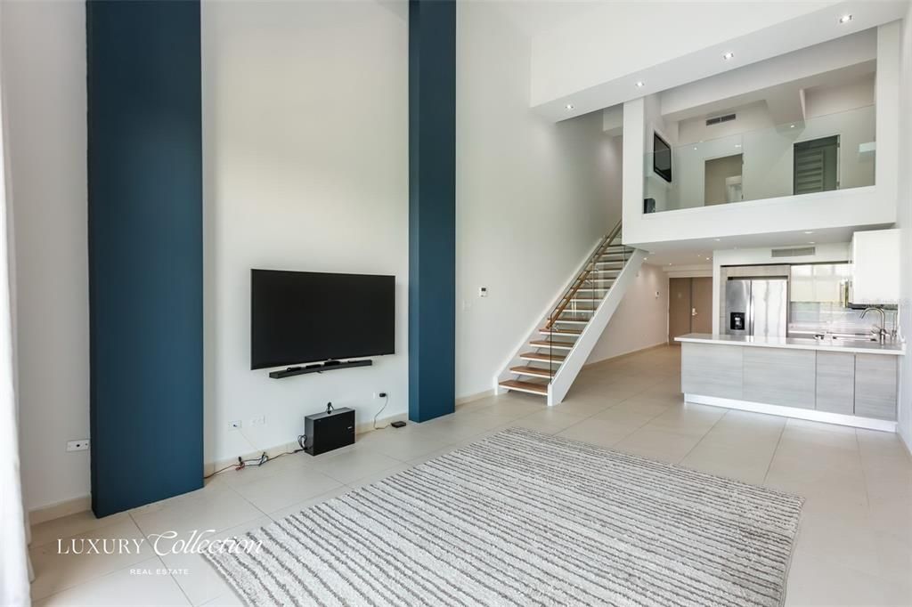 Active With Contract: $950,000 (1 beds, 2 baths, 1088 Square Feet)