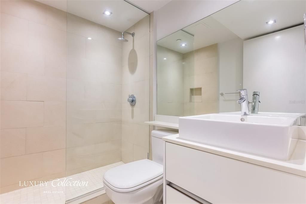 Active With Contract: $950,000 (1 beds, 2 baths, 1088 Square Feet)