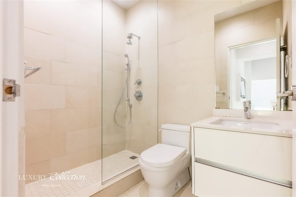 Active With Contract: $950,000 (1 beds, 2 baths, 1088 Square Feet)