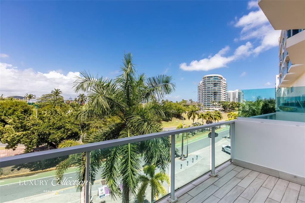 Active With Contract: $950,000 (1 beds, 2 baths, 1088 Square Feet)