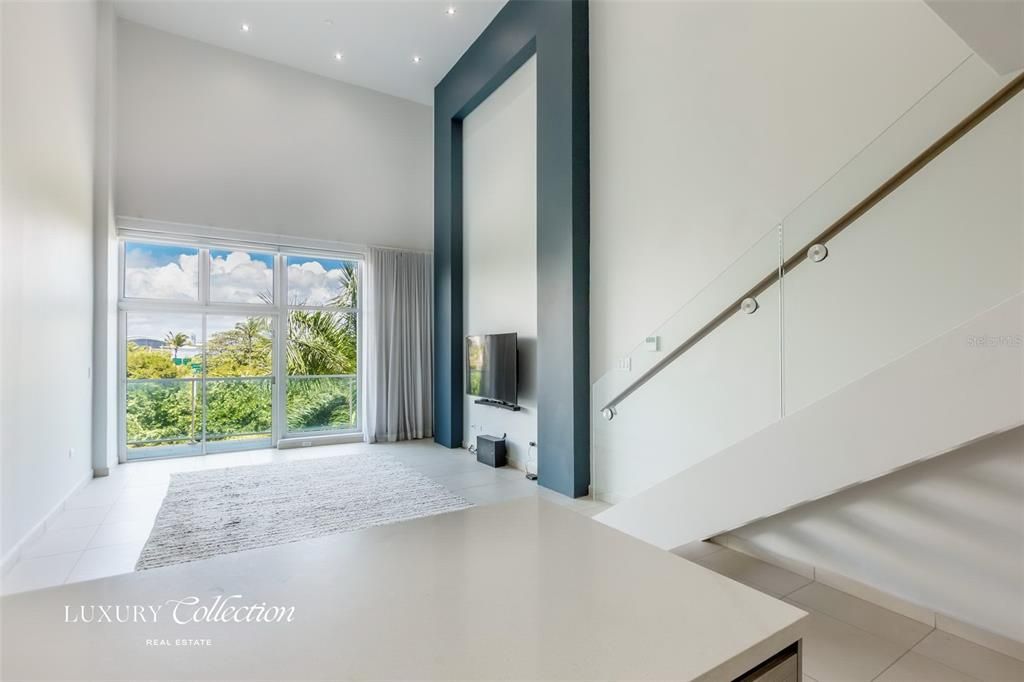 Active With Contract: $950,000 (1 beds, 2 baths, 1088 Square Feet)