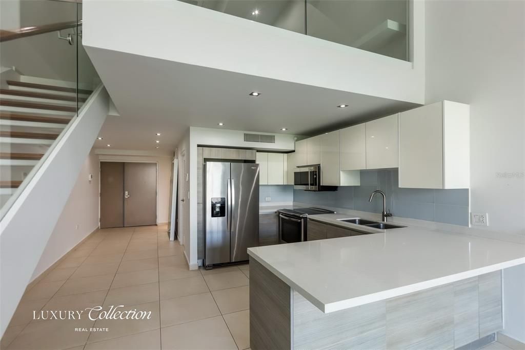 Active With Contract: $950,000 (1 beds, 2 baths, 1088 Square Feet)