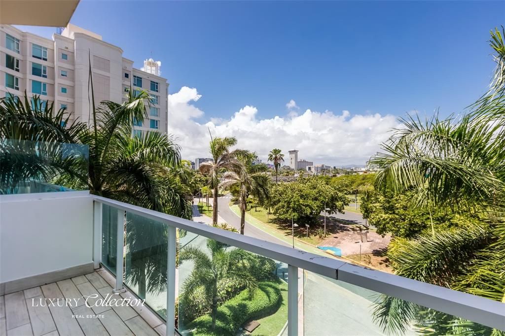 Active With Contract: $950,000 (1 beds, 2 baths, 1088 Square Feet)