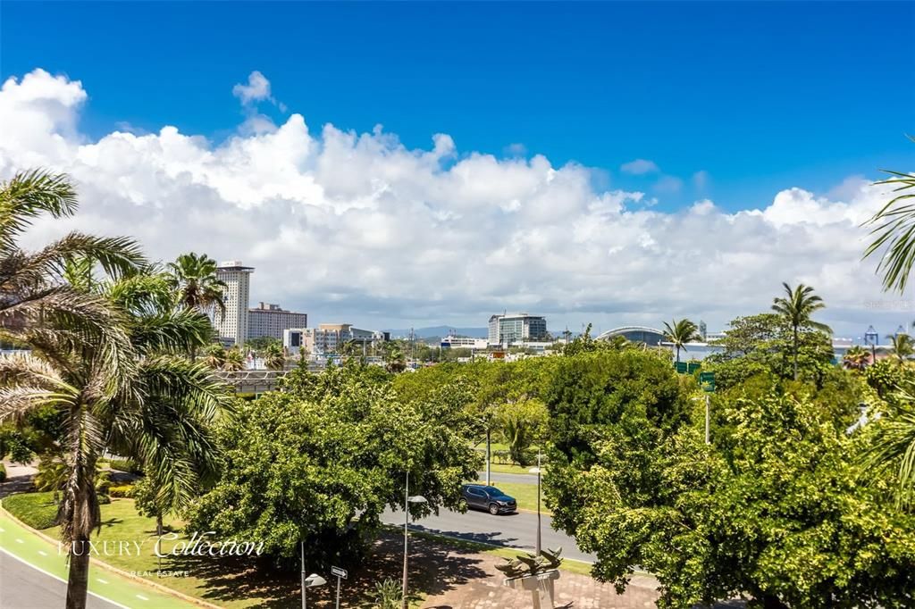 Active With Contract: $950,000 (1 beds, 2 baths, 1088 Square Feet)