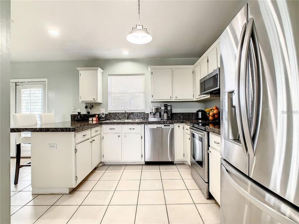For Rent: $2,550 (3 beds, 2 baths, 1226 Square Feet)