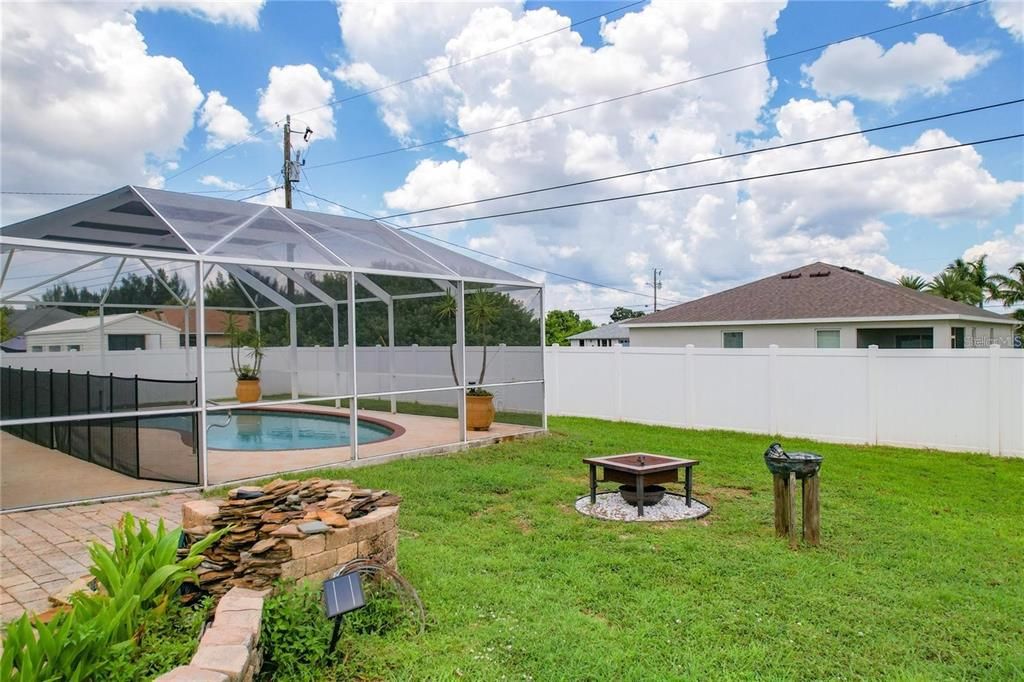 For Rent: $2,550 (3 beds, 2 baths, 1226 Square Feet)