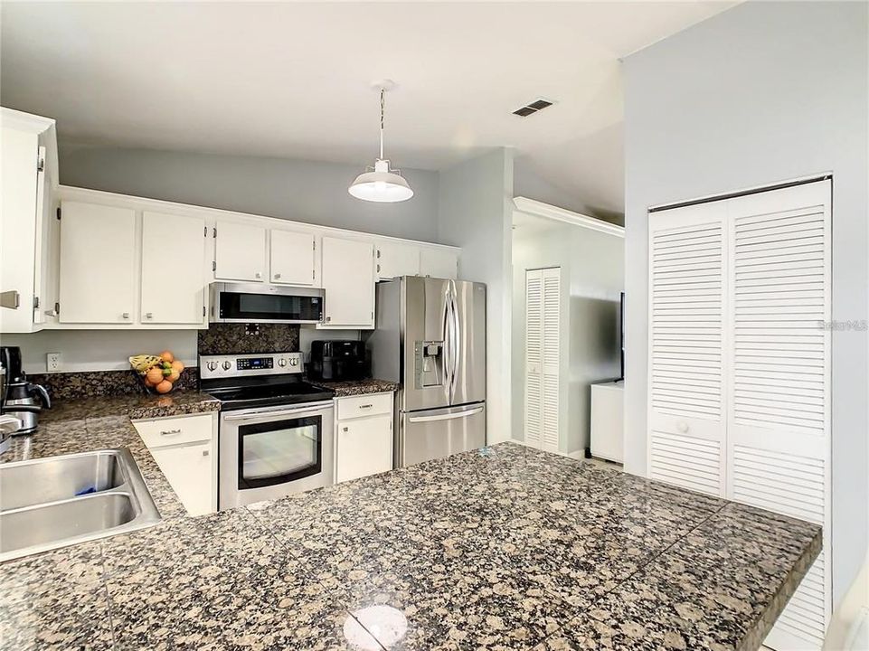 For Rent: $2,550 (3 beds, 2 baths, 1226 Square Feet)