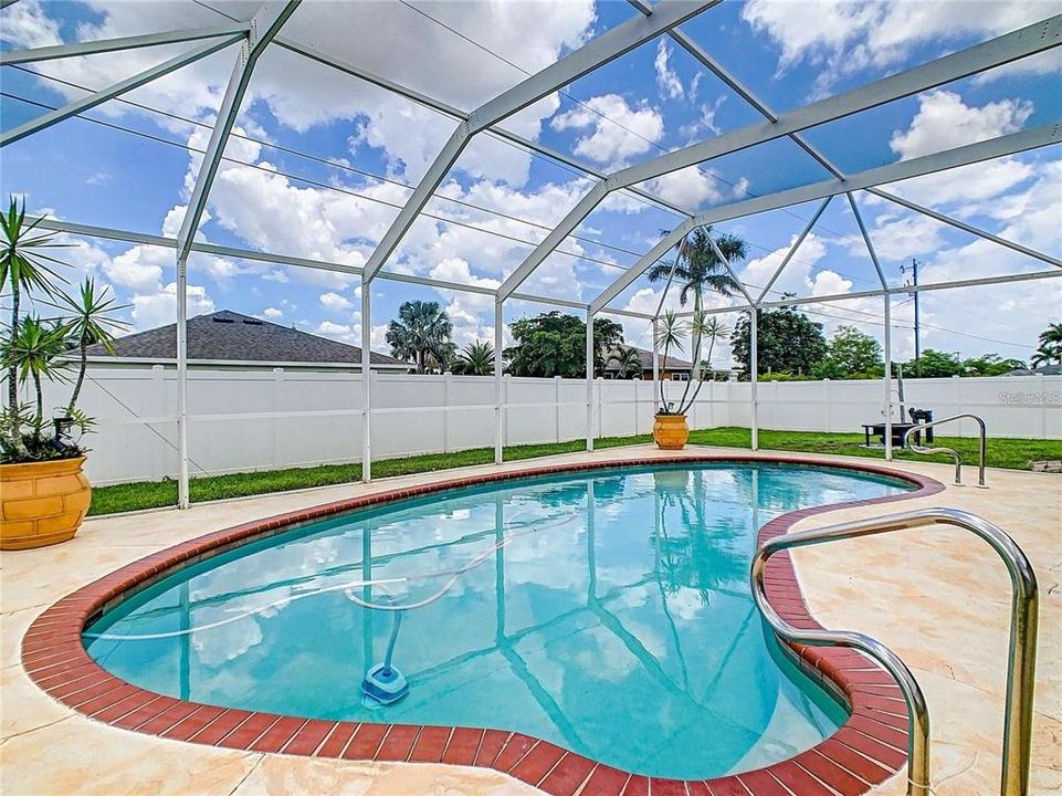 For Rent: $2,550 (3 beds, 2 baths, 1226 Square Feet)