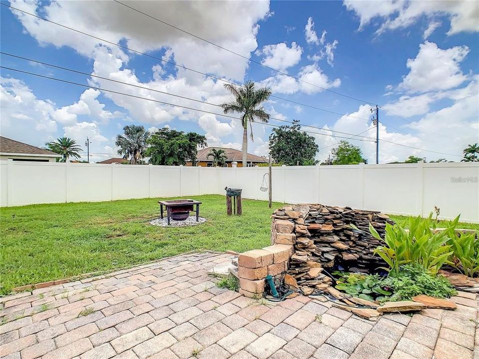 For Rent: $2,550 (3 beds, 2 baths, 1226 Square Feet)