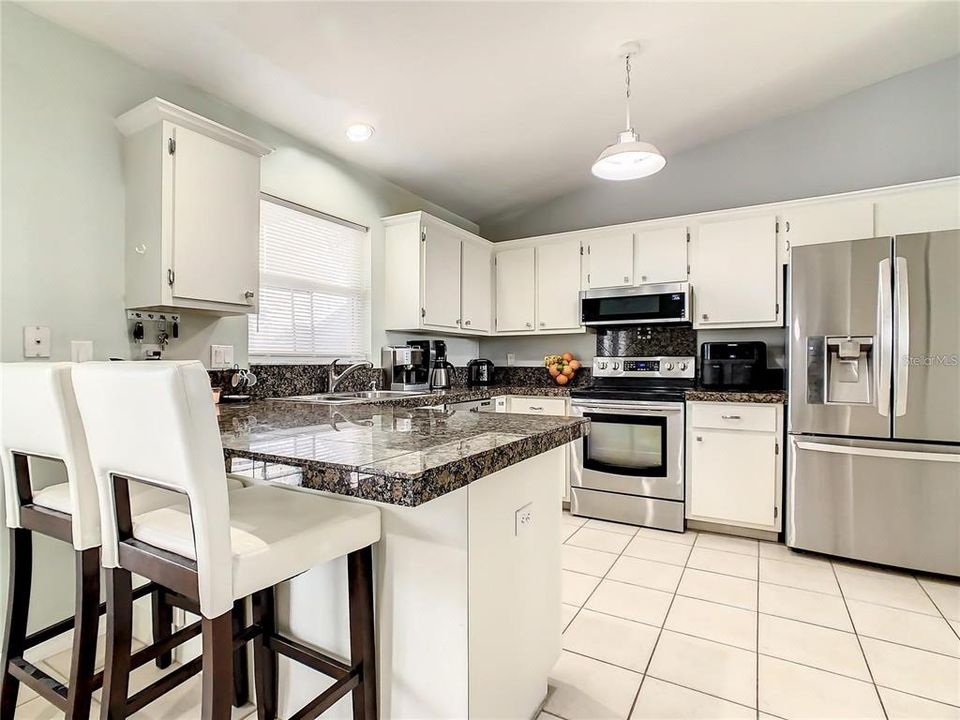 For Rent: $2,550 (3 beds, 2 baths, 1226 Square Feet)