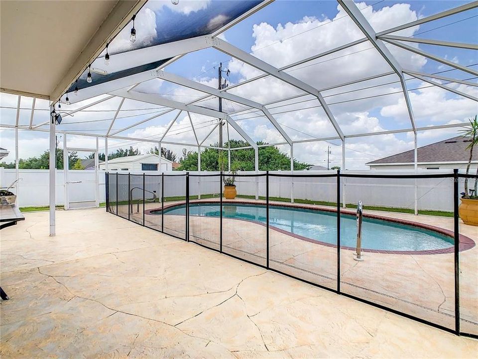 For Rent: $2,550 (3 beds, 2 baths, 1226 Square Feet)