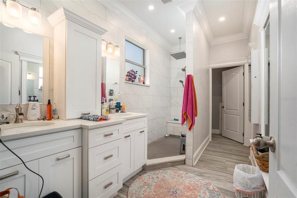 Activo con contrato: $315,000 (4 camas, 2 baños, 1918 Pies cuadrados)