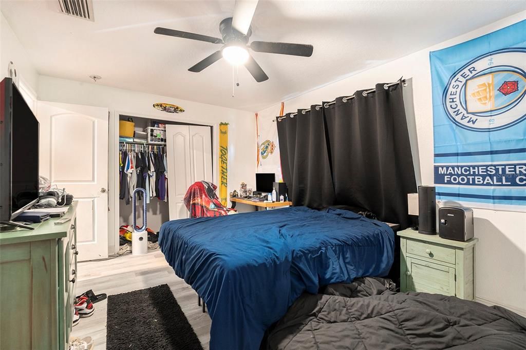 Activo con contrato: $315,000 (4 camas, 2 baños, 1918 Pies cuadrados)